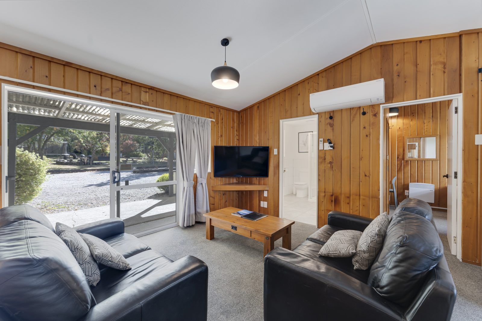 Three-Bedroom Apartment Image 8