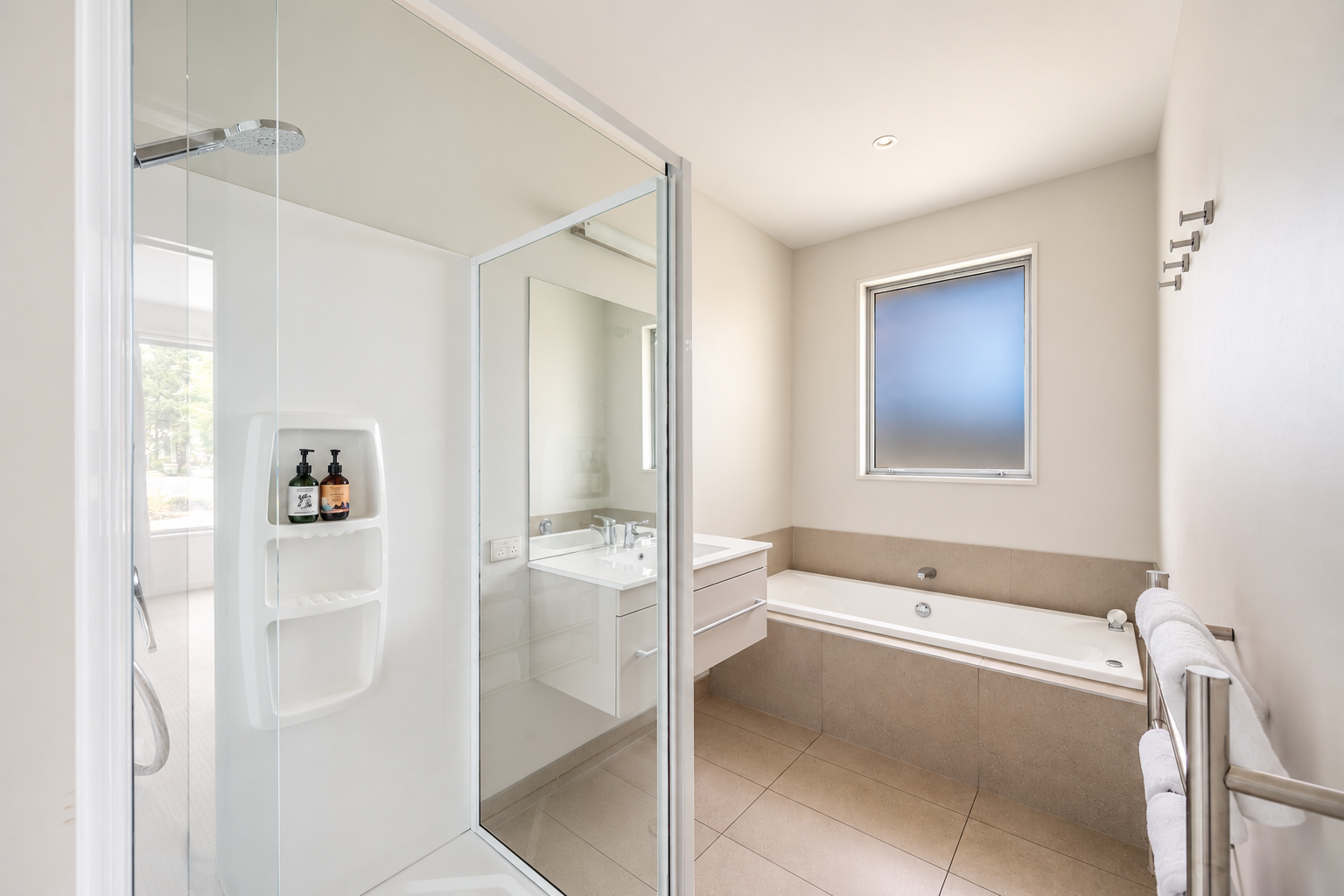 Archway Retreat Four-Bedroom Image 13
